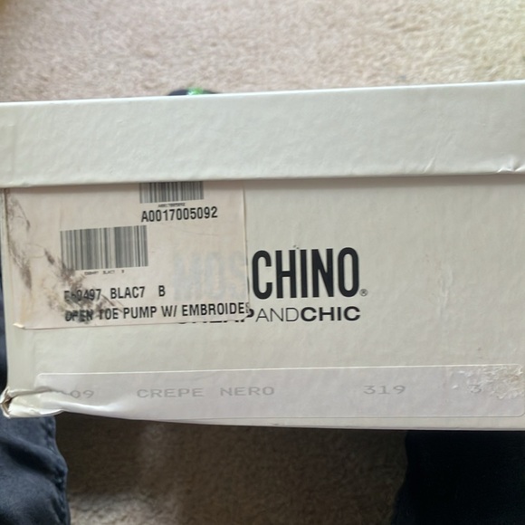 NWT MOSCHINO black fabric peep toe heels w floral beading. Floral delight 7. - Picture 10 of 11